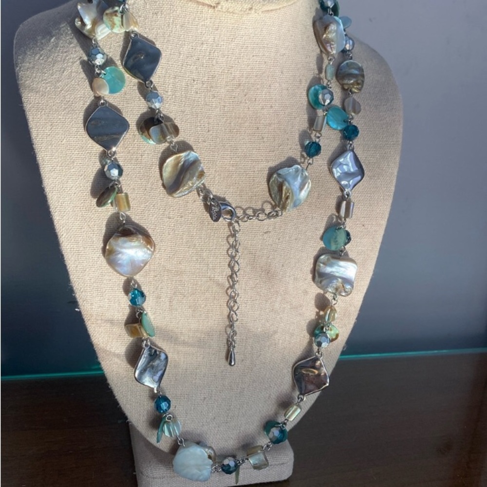 Lia Sophia 44 to 46” Long BoHo Shell And Glass Necklace Layered Statement Piece - Picture 6 of 7